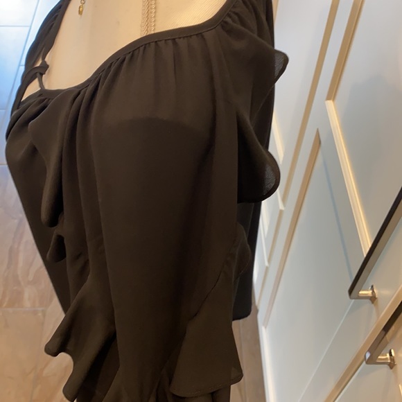 NWT Karen Kane Ruffle Sleeve Top - Picture 4 of 8